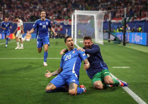 1719337300660061301.jpg 2159122433-612x612.jpg