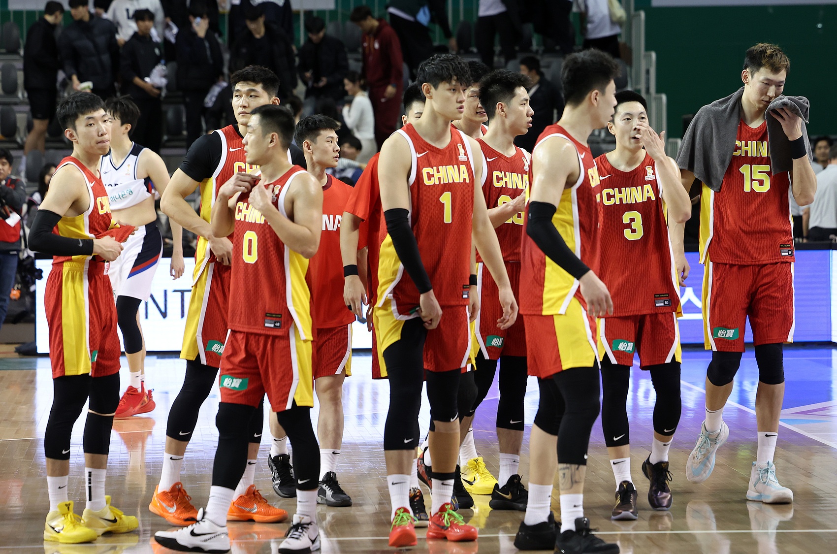 开云-周琦：上半场我们每个人投两三个太平均 一直不投偶尔投2个也不行