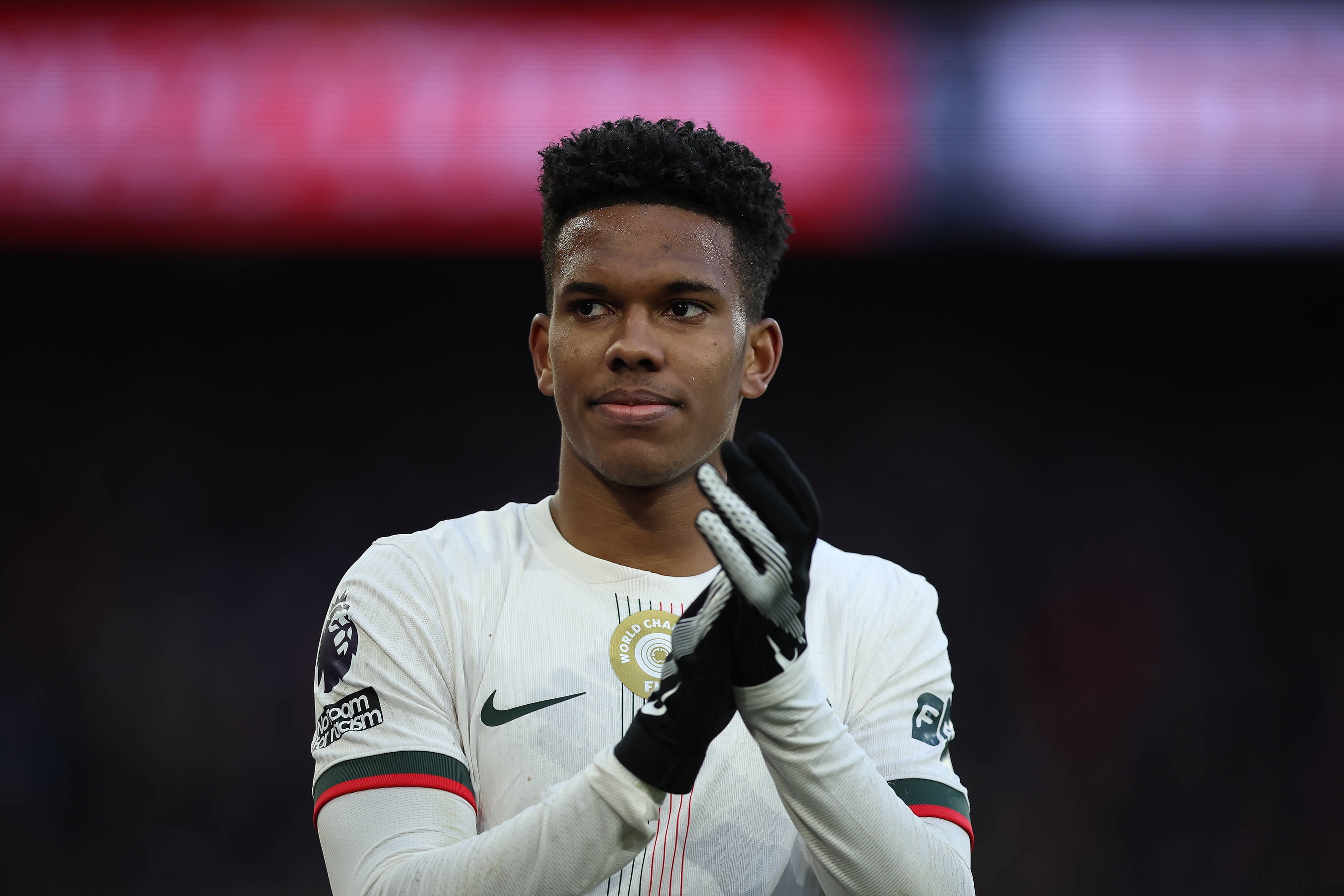 埃斯特旺：去蓝军是因为出场机会更多；看看未来我能否比肩内马尔