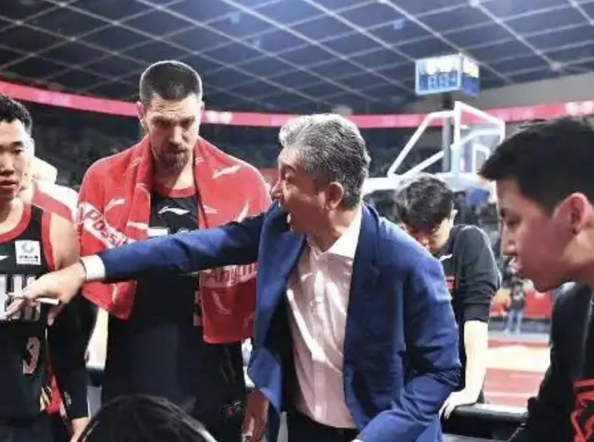 kaiyun-五连胜，郑永刚：赢下比赛靠积极防守；春节前的三连客要打好